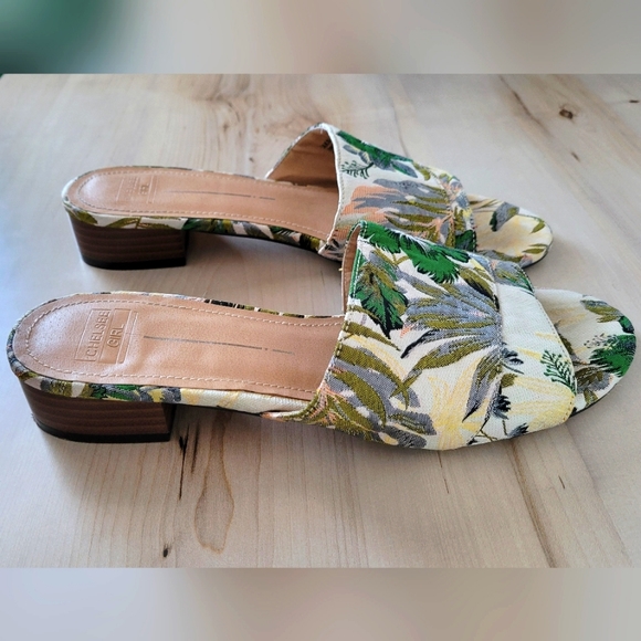 Chelsea Girl Slides/Mules/Sandals Floral/ Tropical pattern embroidered - Size 7 - Picture 2 of 8
